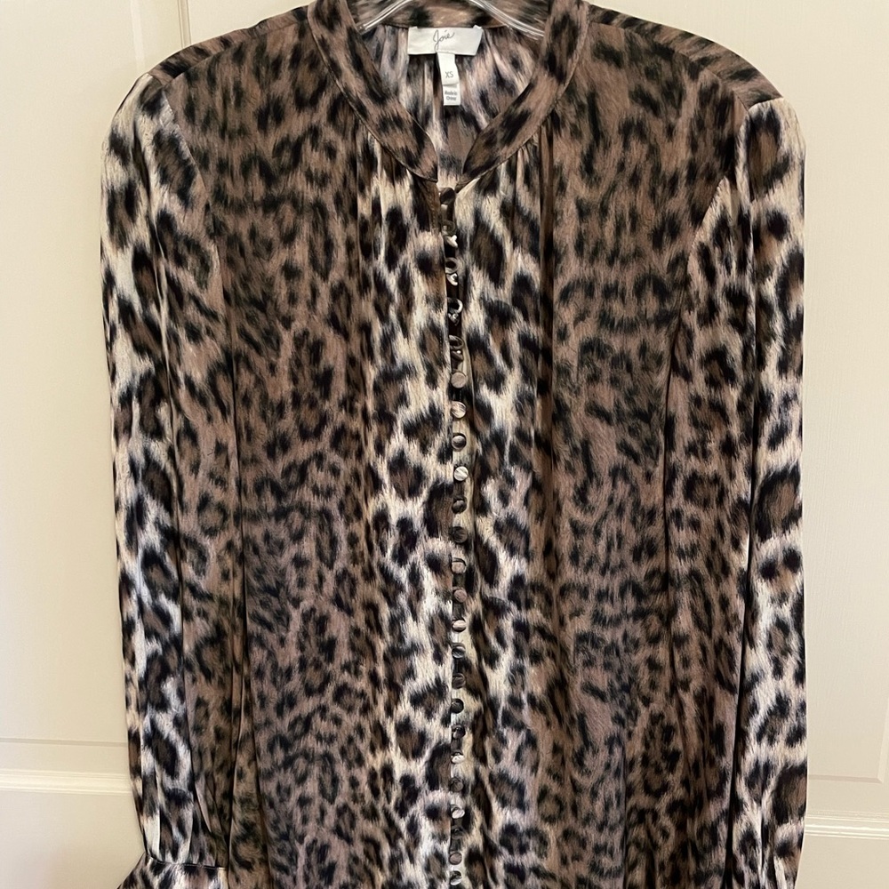 Joie Viscose Animal print blouse size xs.
